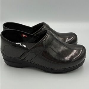 Sanita Women’s Glossy Black Clogs 37 (US 6.5) slip resistant comfort workwear